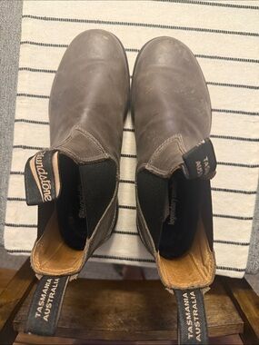 Blundstone Unisex leather taupe/grey Chelsea Boots